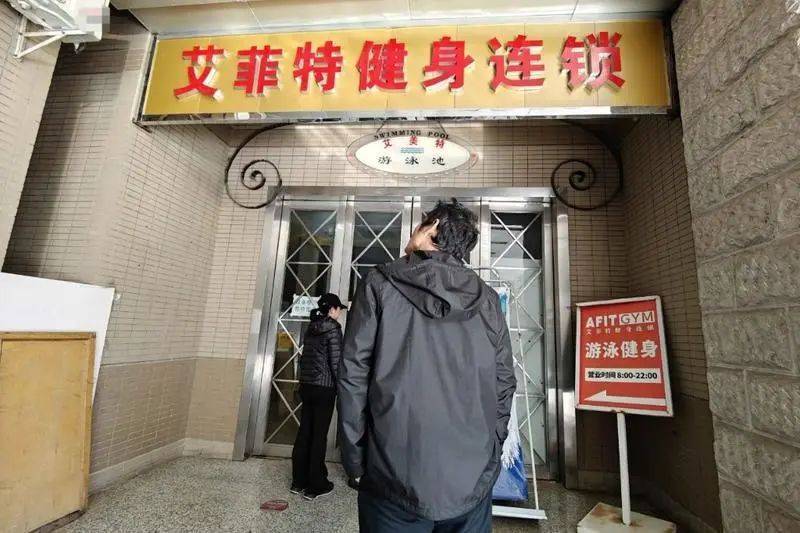 痛心！西安一14岁男孩健身房泳池溺亡，文体局认定：3名救生员无人在岗